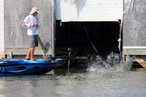 Randy Howell Sets Hook